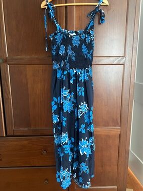 BUCKETLIST Blue and Black Floral Smocked Jumpsuit L